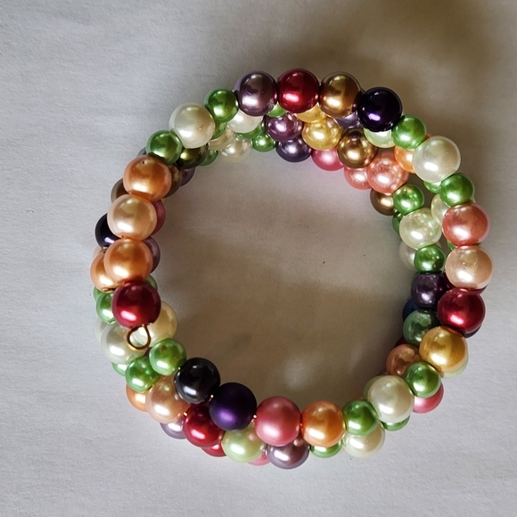 Hand Crafted Multicolor Pearl Memory Wire Wrap Beaded Bracelet - Picture 4 of 7